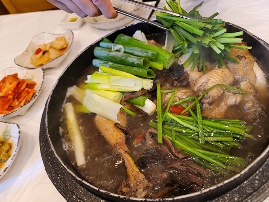 자연능이버섯백숙 이미지