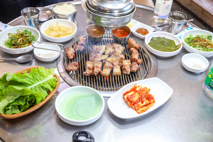 돈돼지연탄구이 이미지