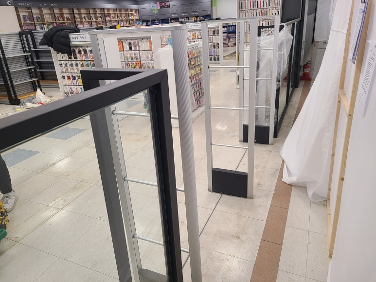 플러스비서점 이미지