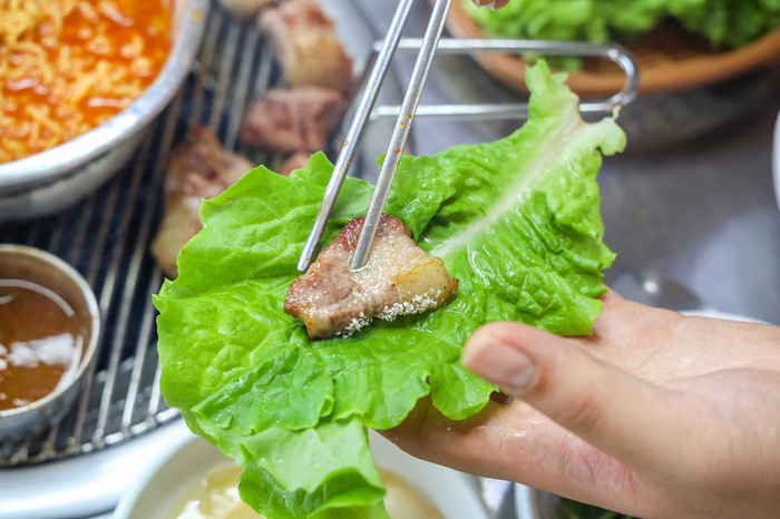 돈돼지연탄구이 이미지