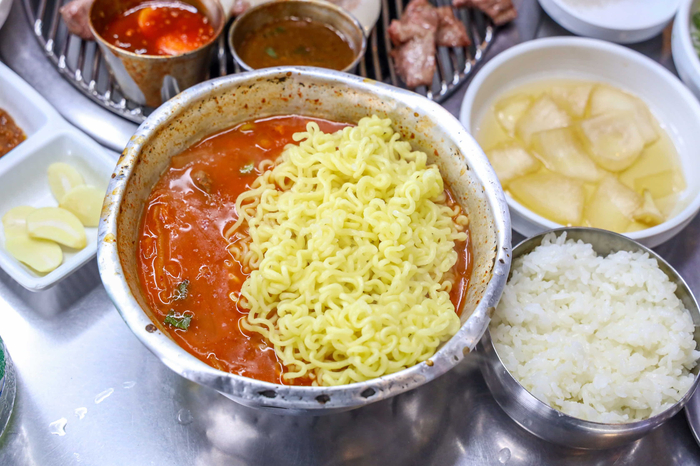 돈돼지연탄구이 이미지