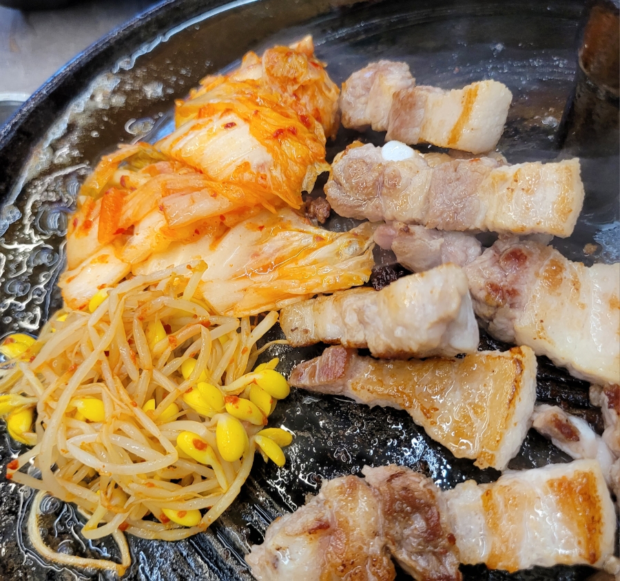 윤가네솥돼지 이미지