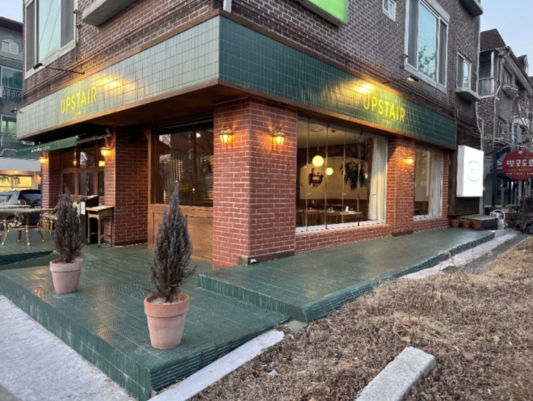 업스테어키친 이미지