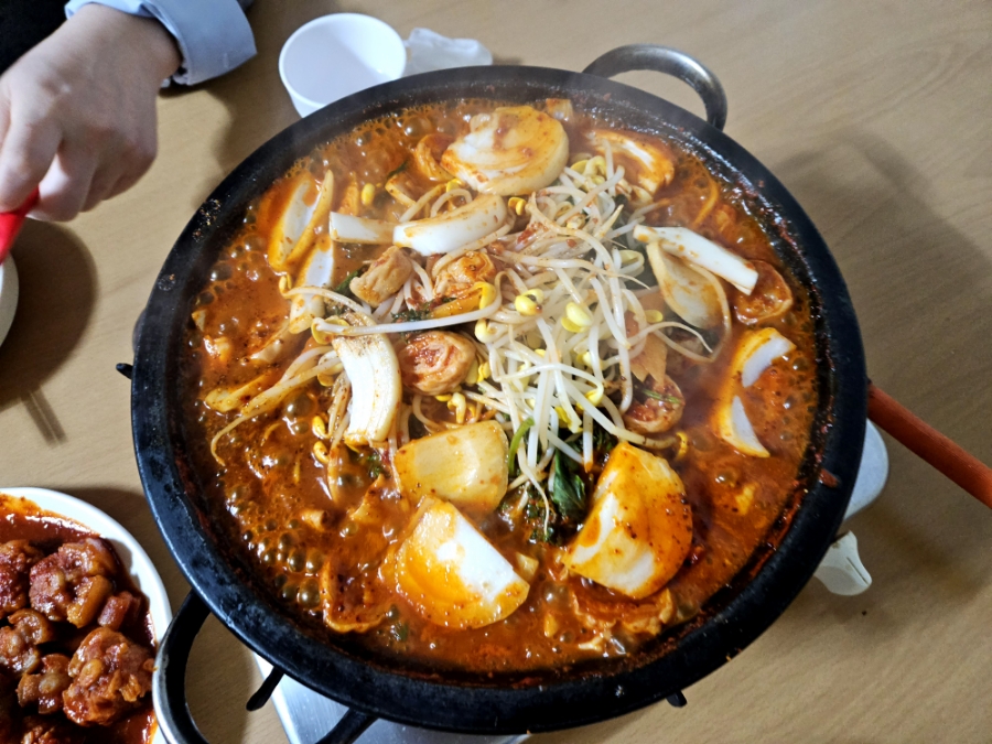 황토방뼈해장국 이미지