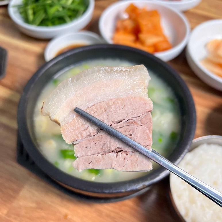 여운이남는돼지 이미지