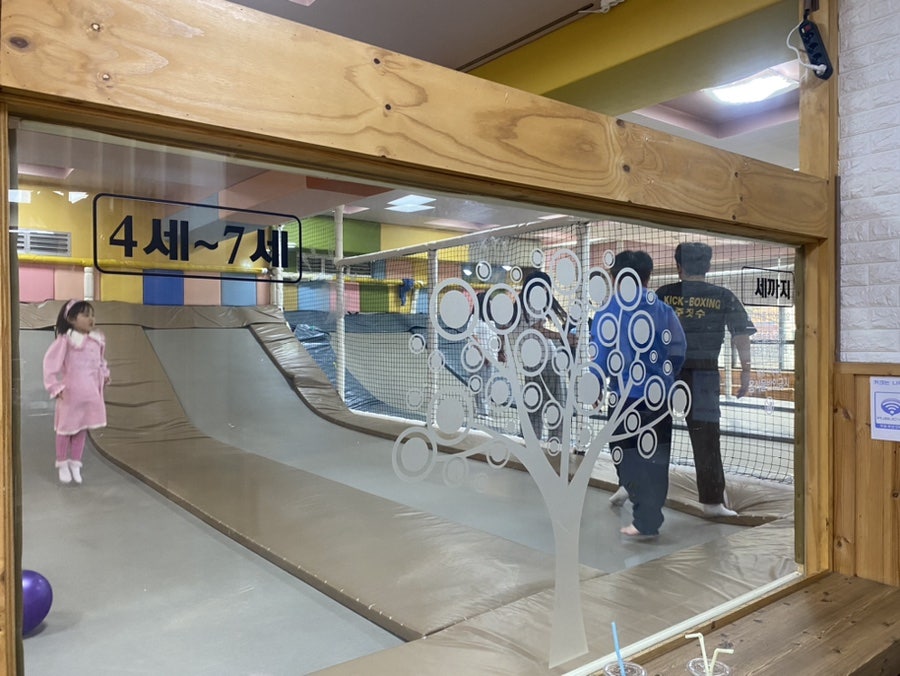키크는 나무 이미지