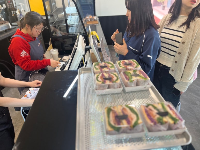 더샌드위치 이미지