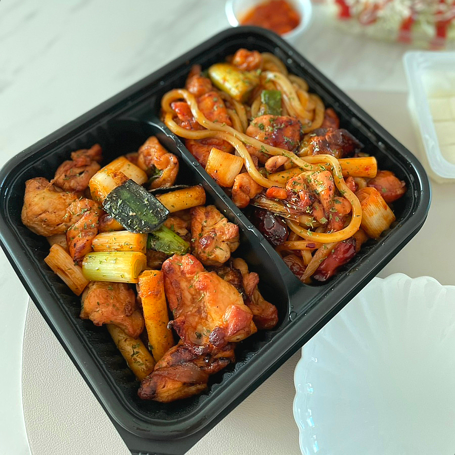 배무치숯불두마리치킨 이미지