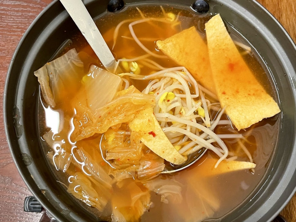 욱이족발 이미지