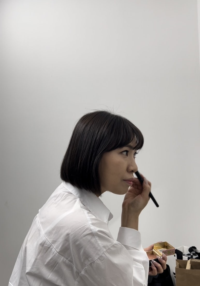 손위에꽃한잔 이미지