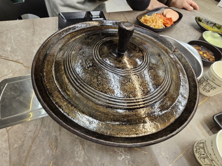 윤가네솥돼지 이미지