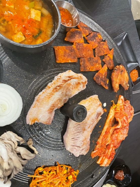왕솥뚜껑삽겹살 이미지
