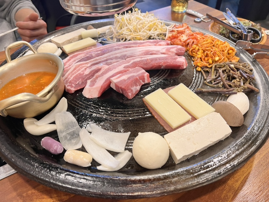 60판왕뚜껑삼겹살(곡선점) 이미지