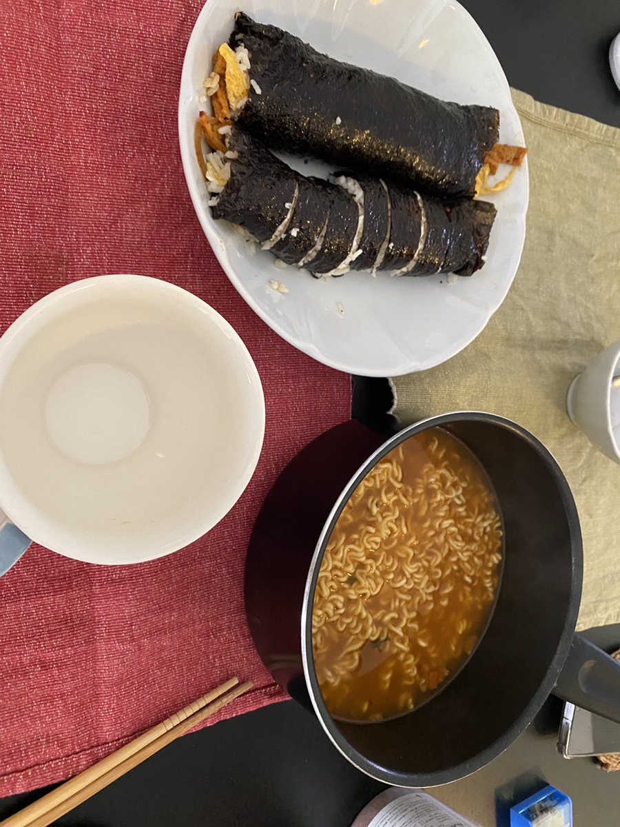 뚱김밥과국수 이미지