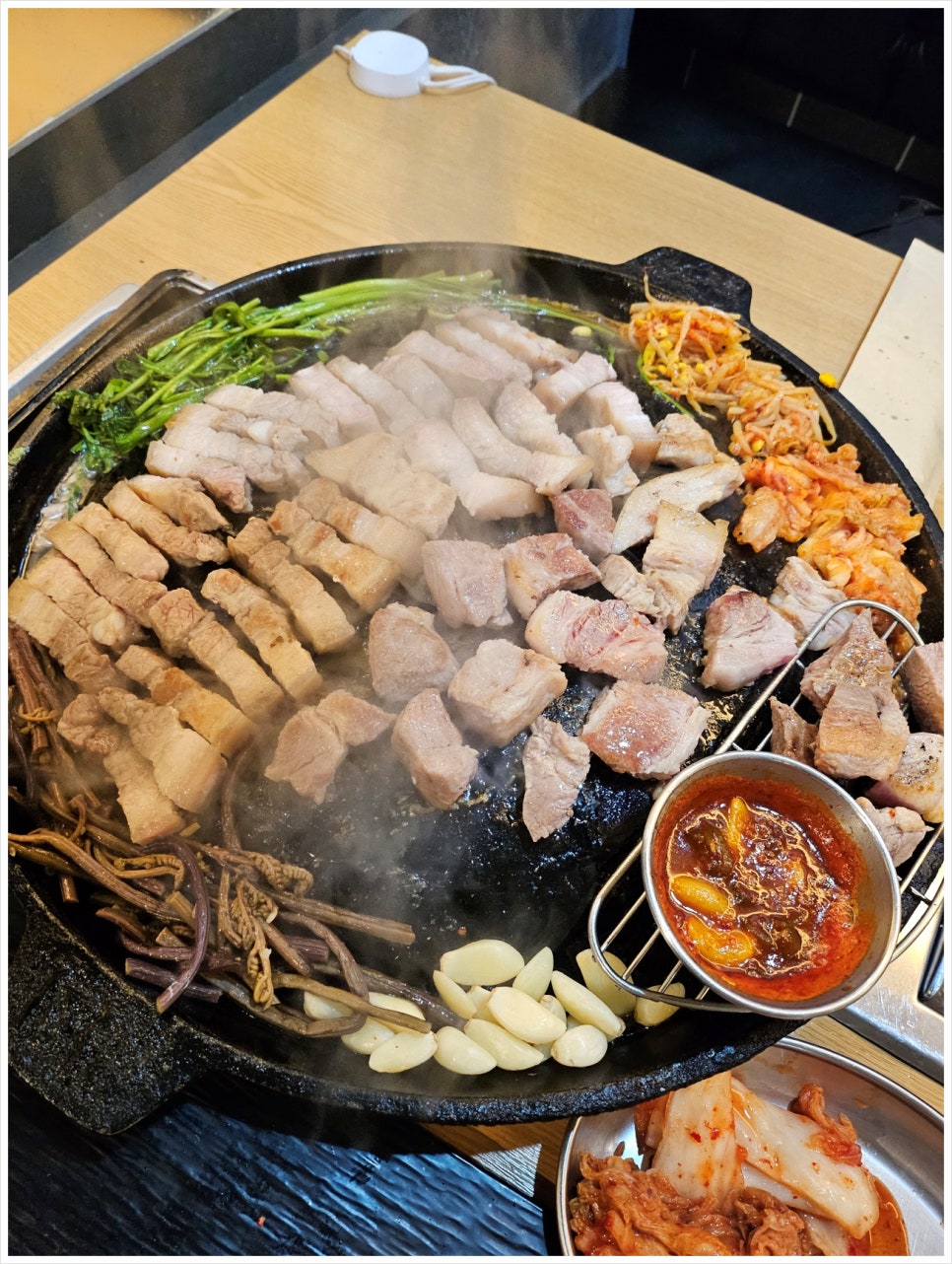 온유월 솥뚜껑삼겹살 본점 이미지