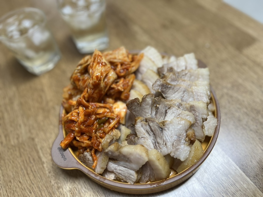 욱이수육 이미지