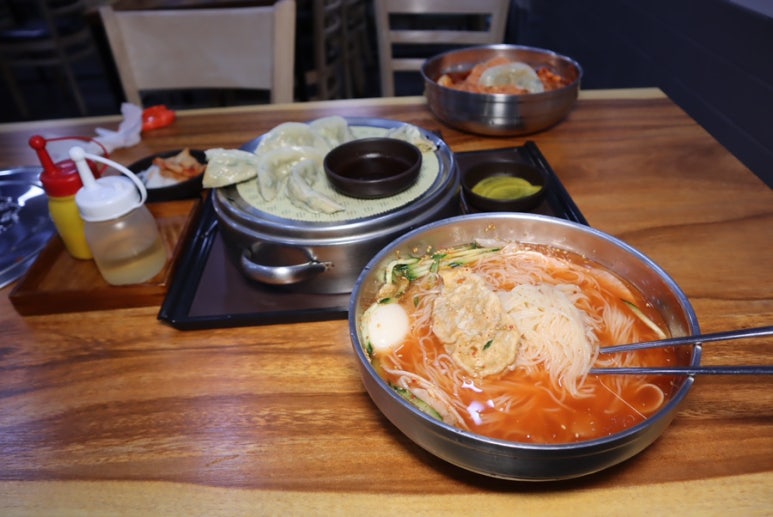 황금밀면 이미지
