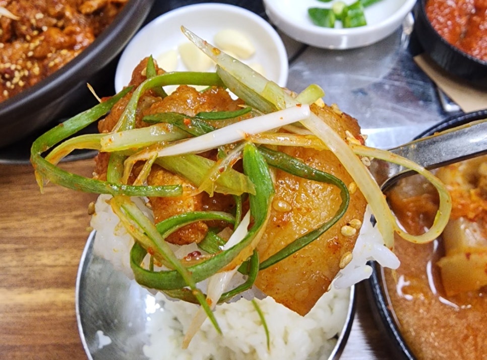 북항숯불뒷고기묵은지찜 이미지
