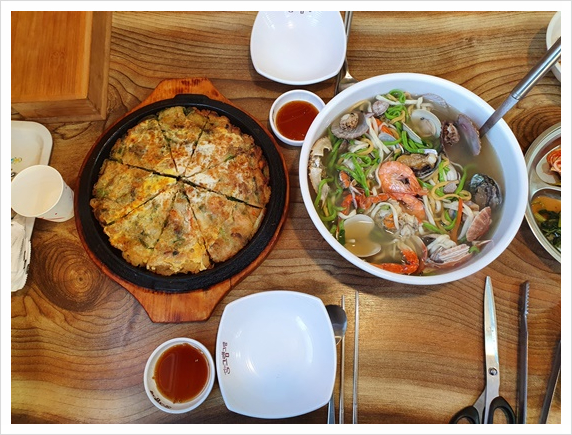 옛날보리밥삼색칼국수 이미지