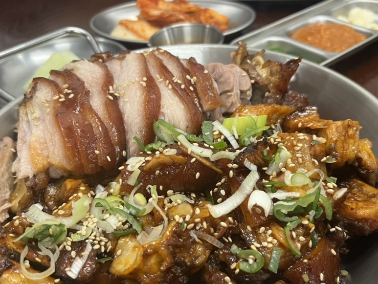 욱이족발 이미지