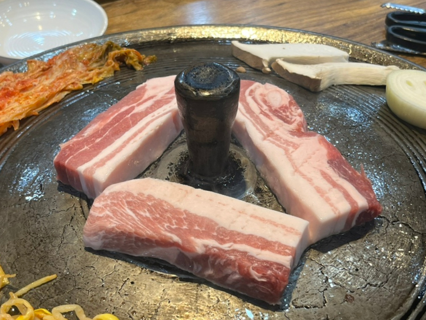 탄현 솥뚜껑 삼겹살 이미지