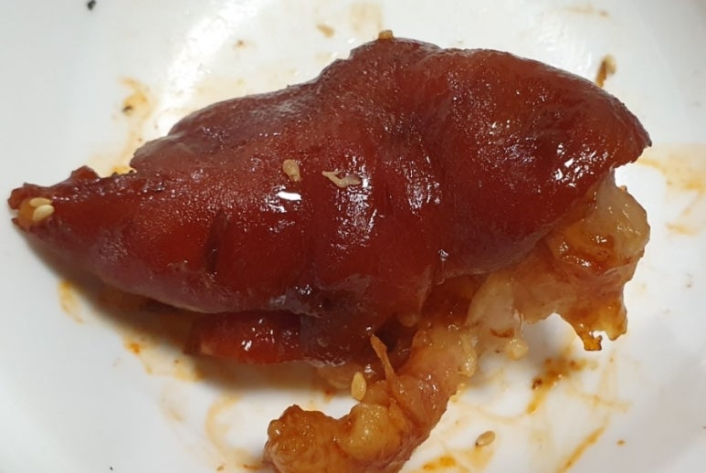 돼지가족 왕족발 이미지