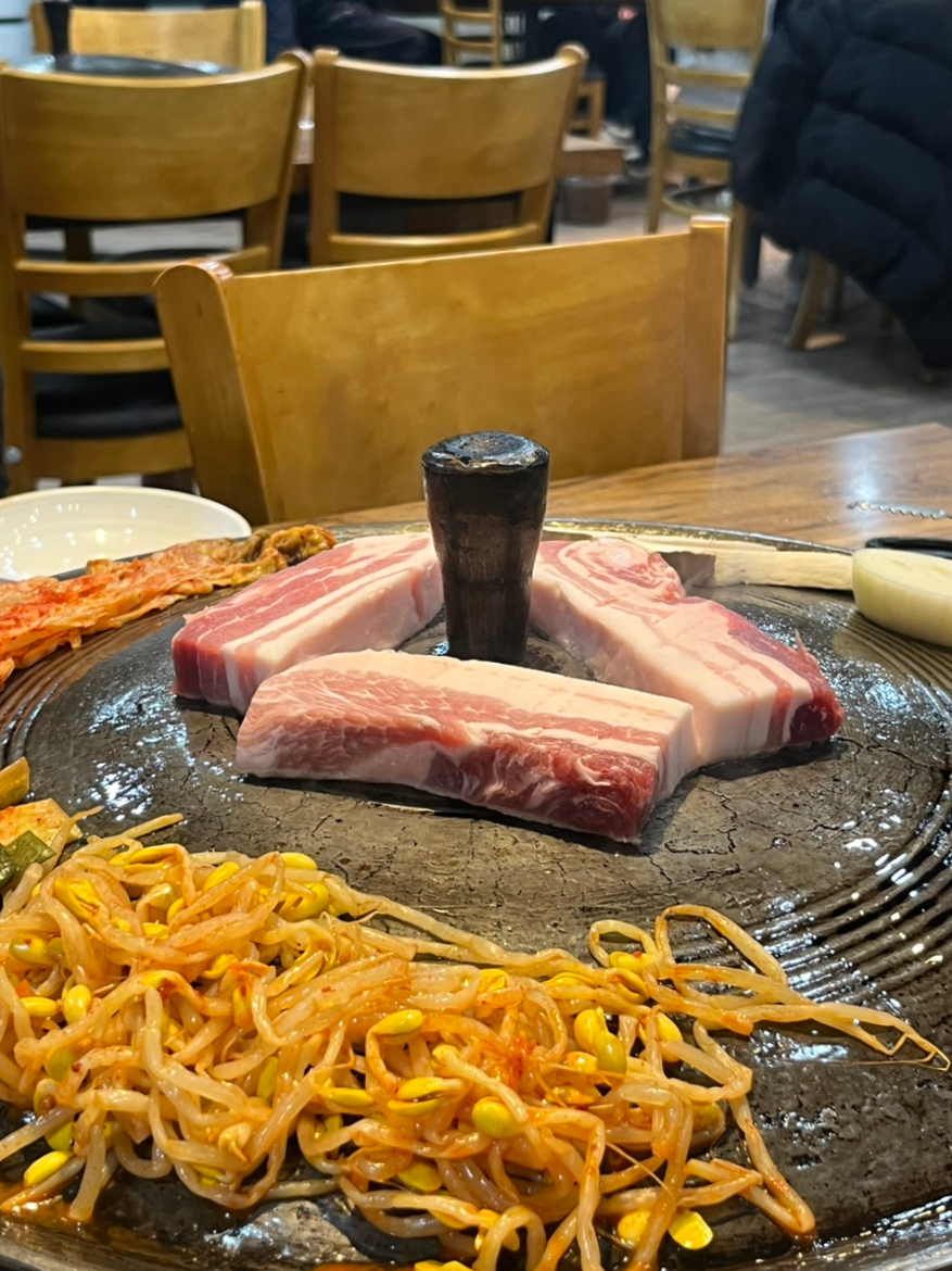 탄현 솥뚜껑 삼겹살 이미지