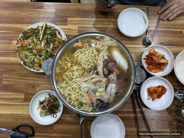 항아리얼큰이칼국수 이미지