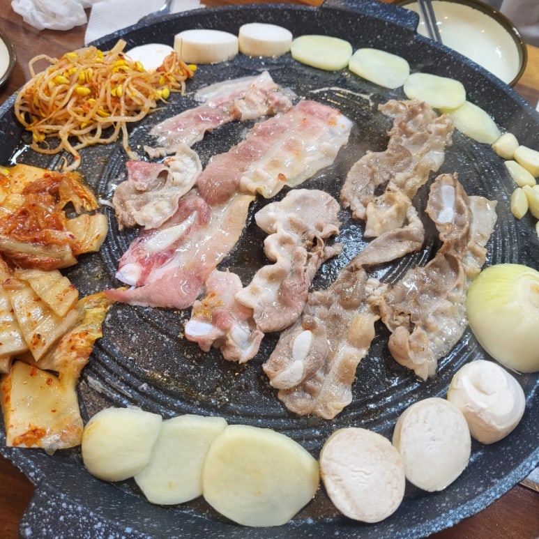 백초묵은지삼겹살 이미지