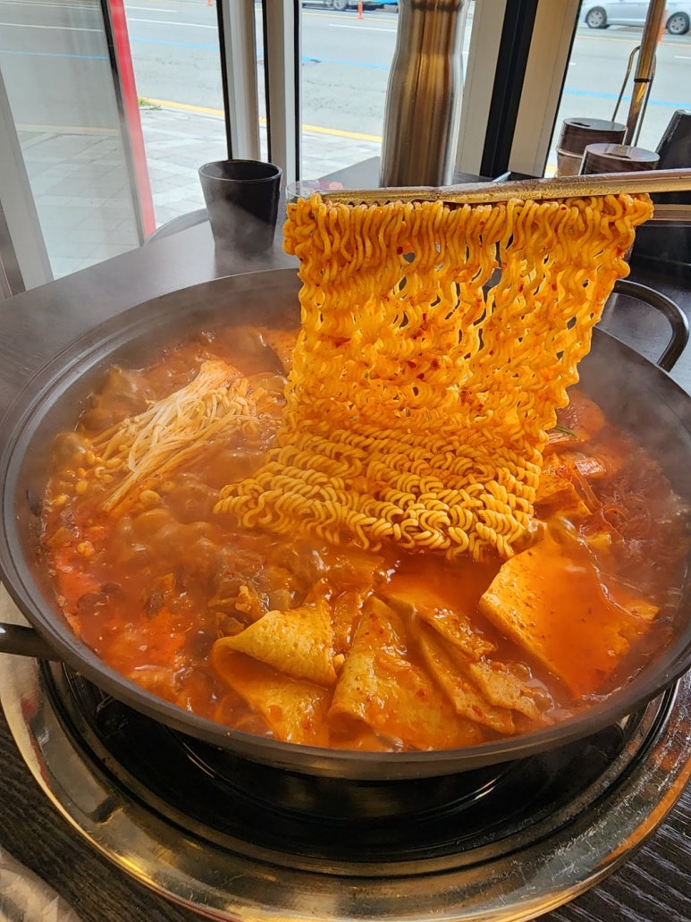 건뚱네김치속돼지 이미지