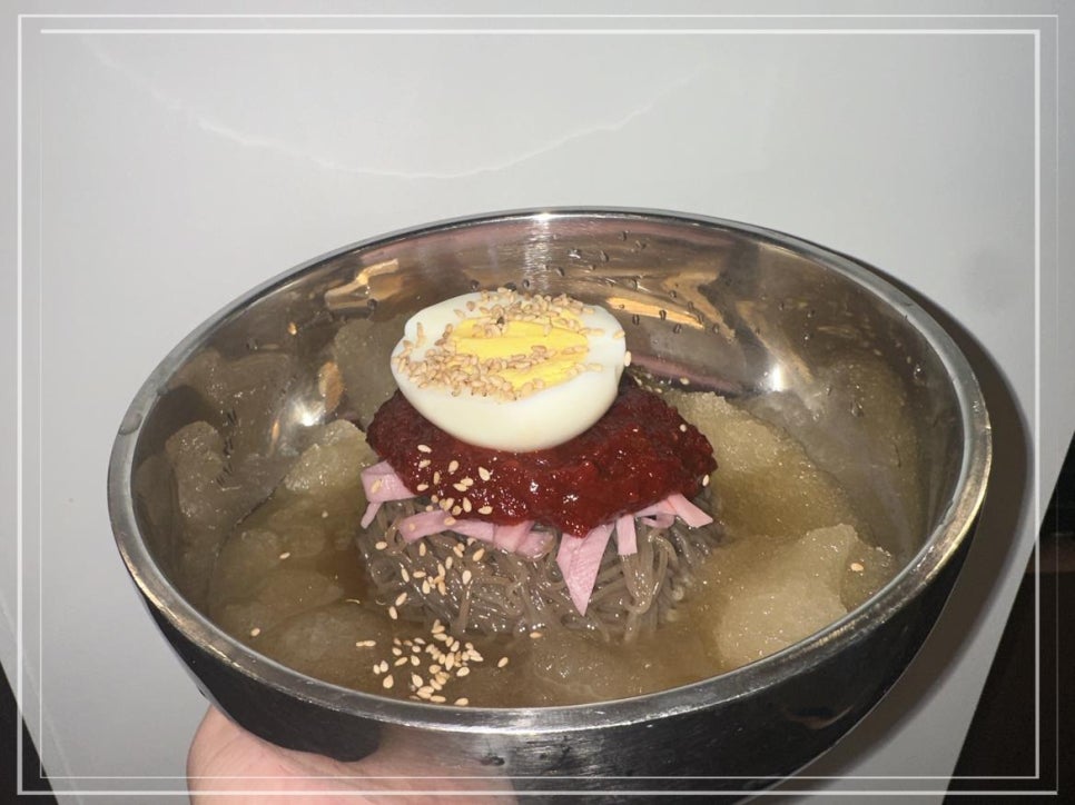 두건쓴형제 이미지