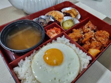 네모치킨 이미지