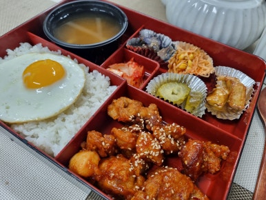 네모치킨 이미지