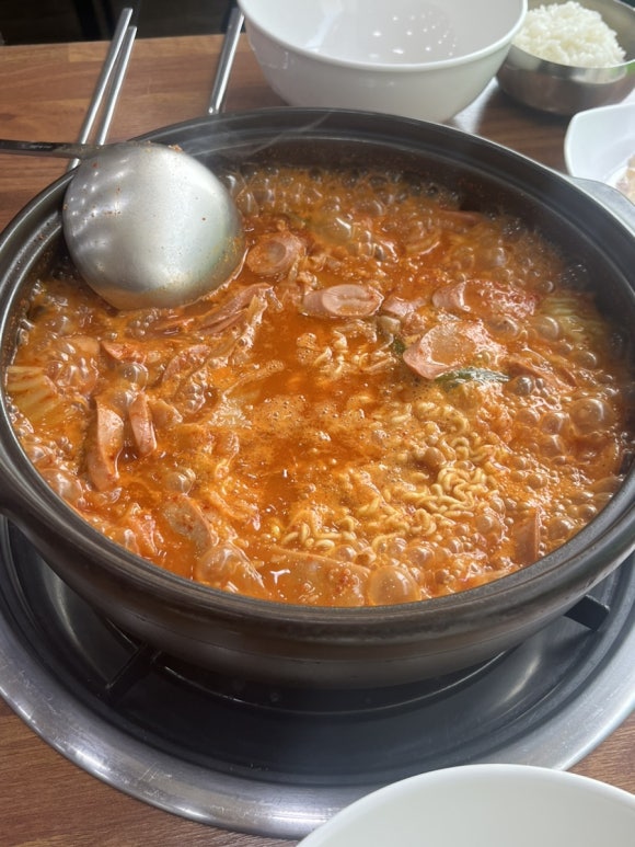 돌부대찌개 이미지