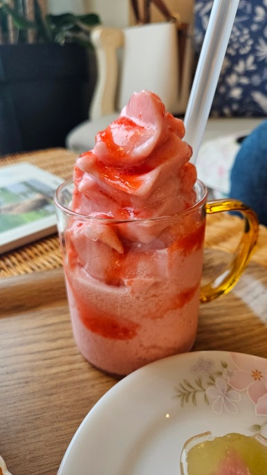 카페 봄에 이미지