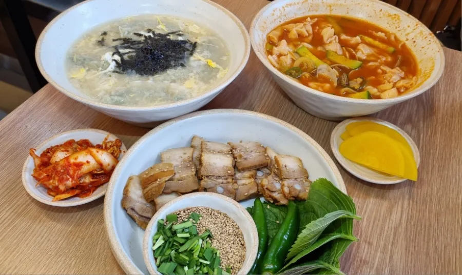 엄마손보쌈칼국수 이미지