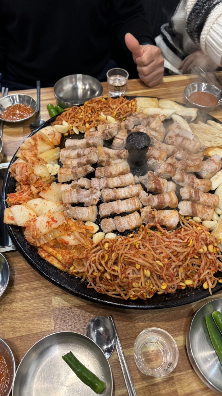 유장군솥뚜껑삼겹살 이미지