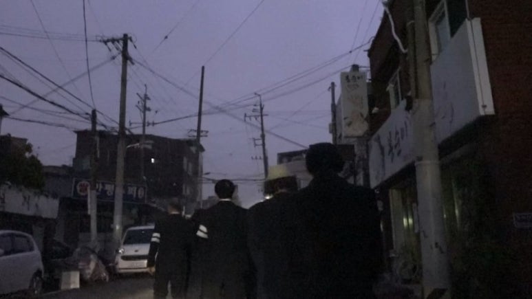다큐멘터리를 만드는 "다큐인" 이미지