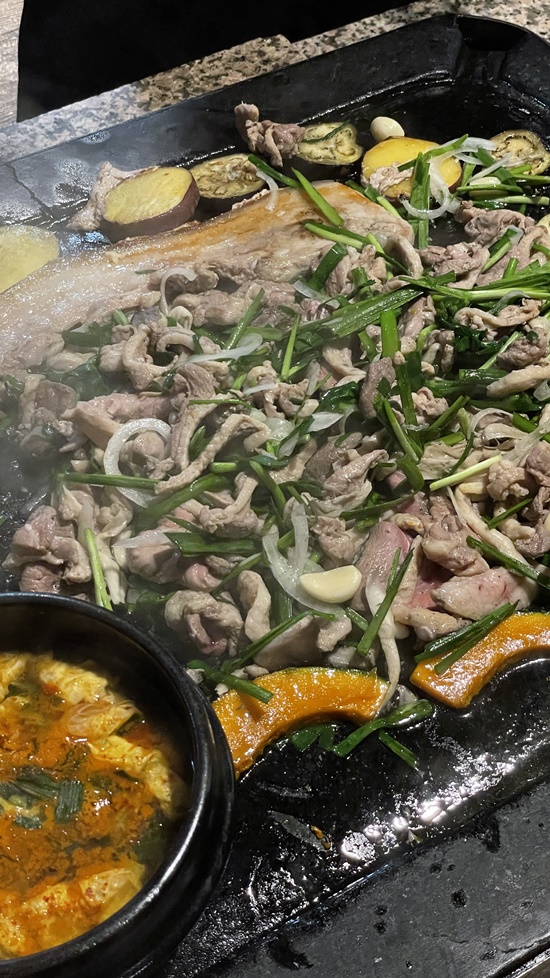 자주오리돌판구이 이미지