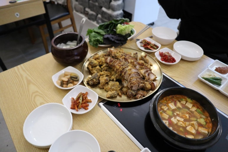 돌담족발 이미지