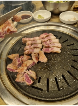 육탐숯불구이 이미지
