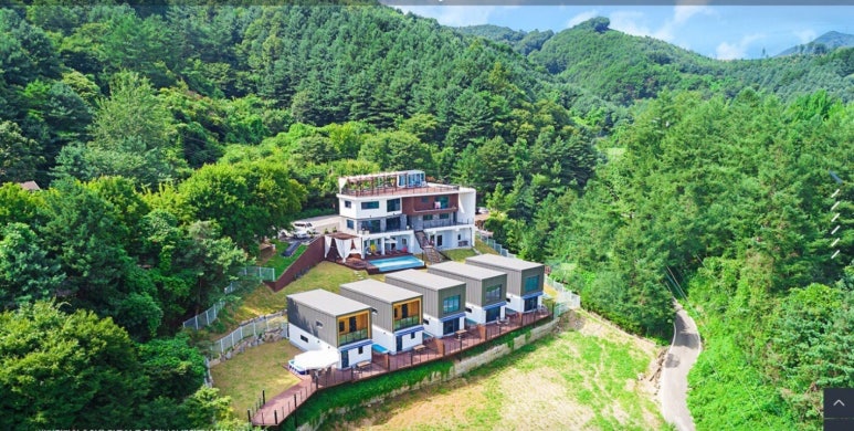개가 사는 그집 이미지