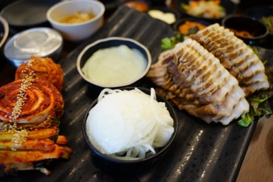 꽃 피우는 기와보쌈 이미지