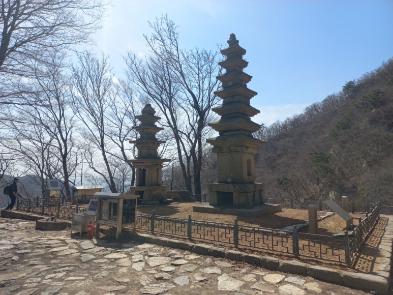 자연성릉과 삼불봉 이미지