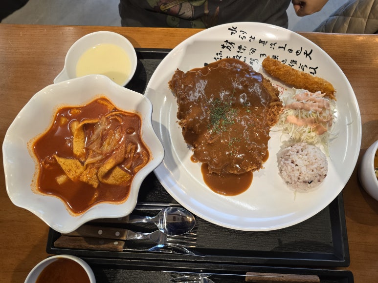 멘도롱국물떡볶이 이미지