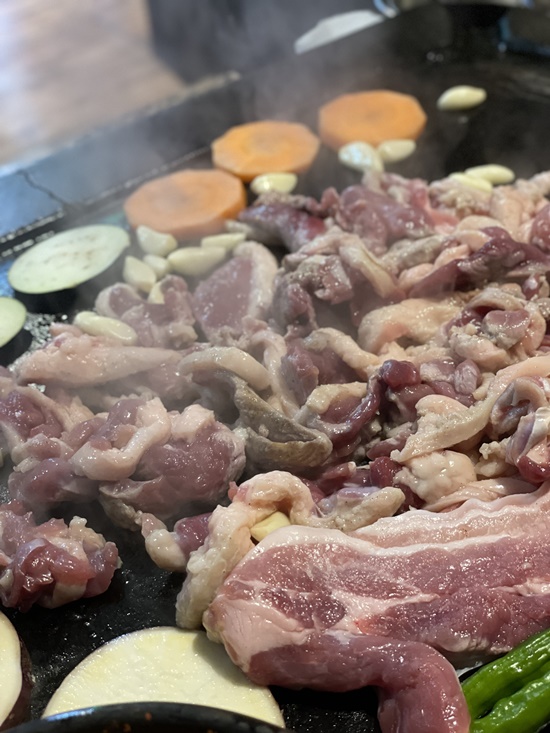자주오리돌판구이 이미지