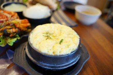 꽃 피우는 기와보쌈 이미지