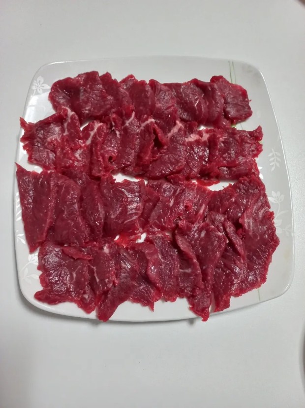 싱싱한우뭉티기 이미지