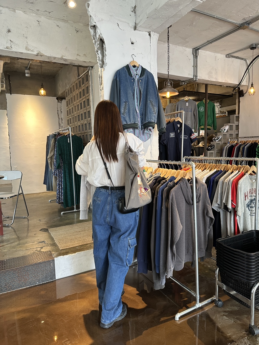 행인아웃(HANGIN' OUT) 이미지