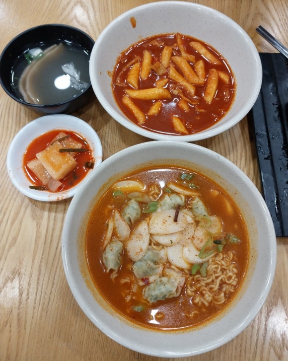 가루김밥떡볶이 이미지